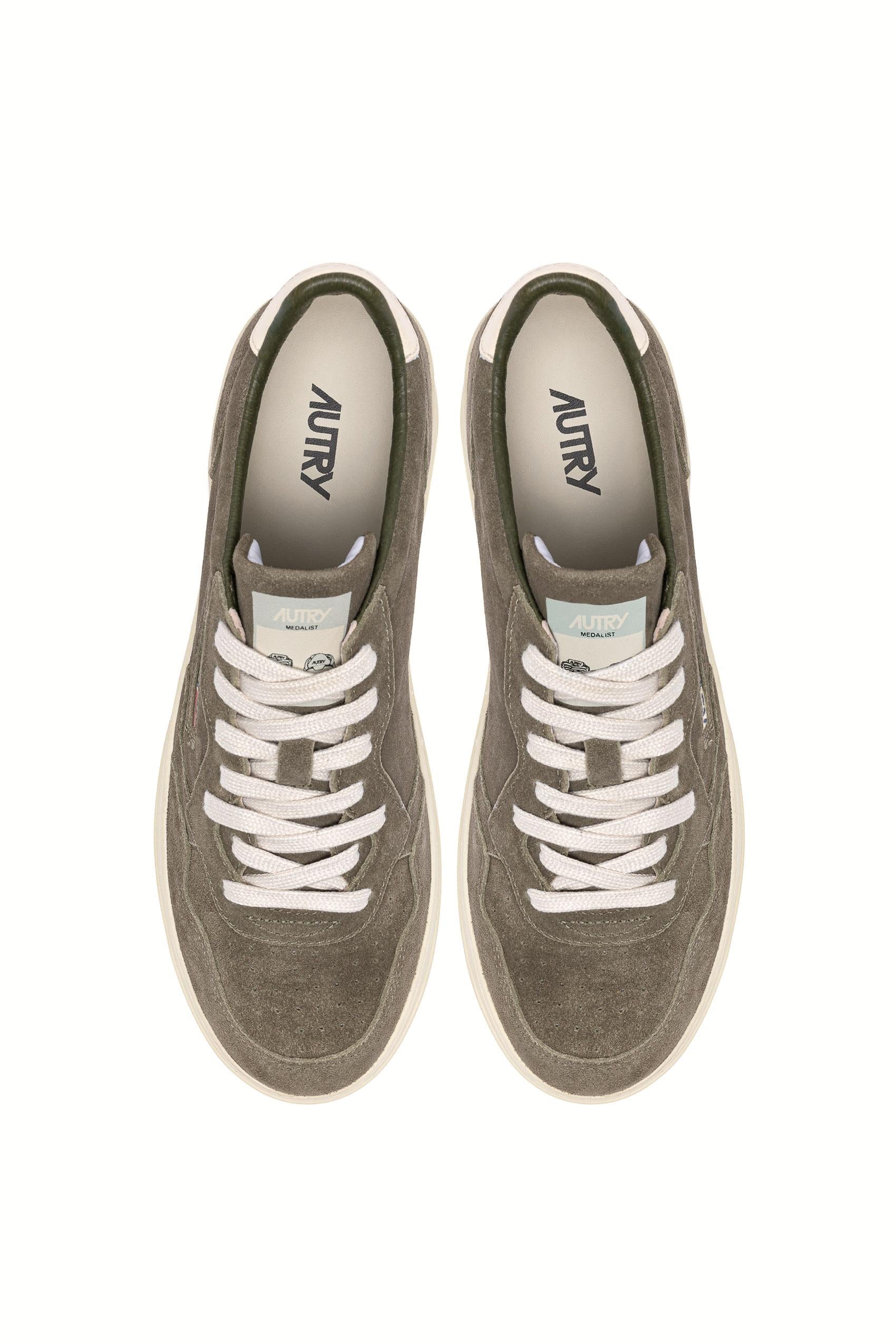 Sneaker en daim modèle medalist