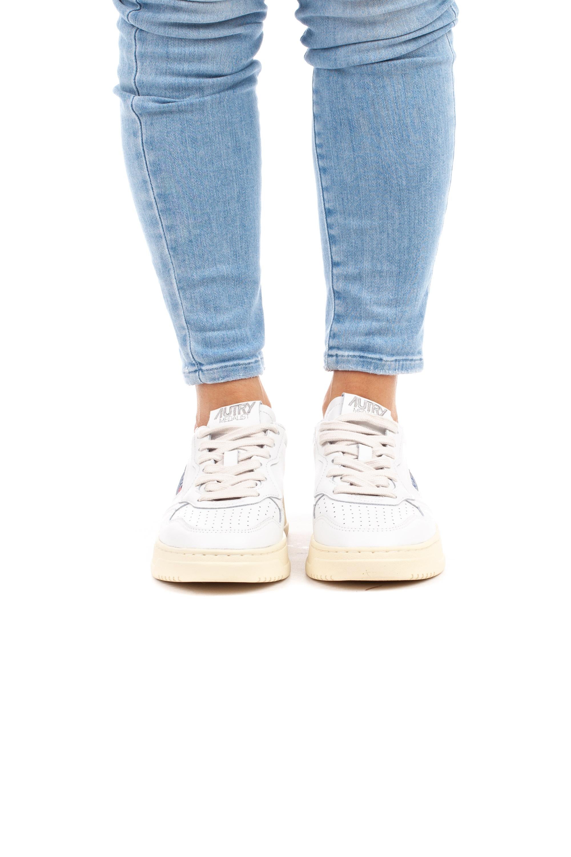 Sneaker medalist femme en cuir contrefort argenté