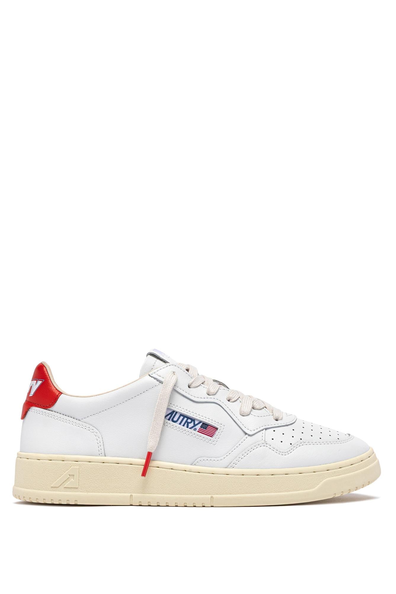 Sneaker medalist en cuir contrefort rouge