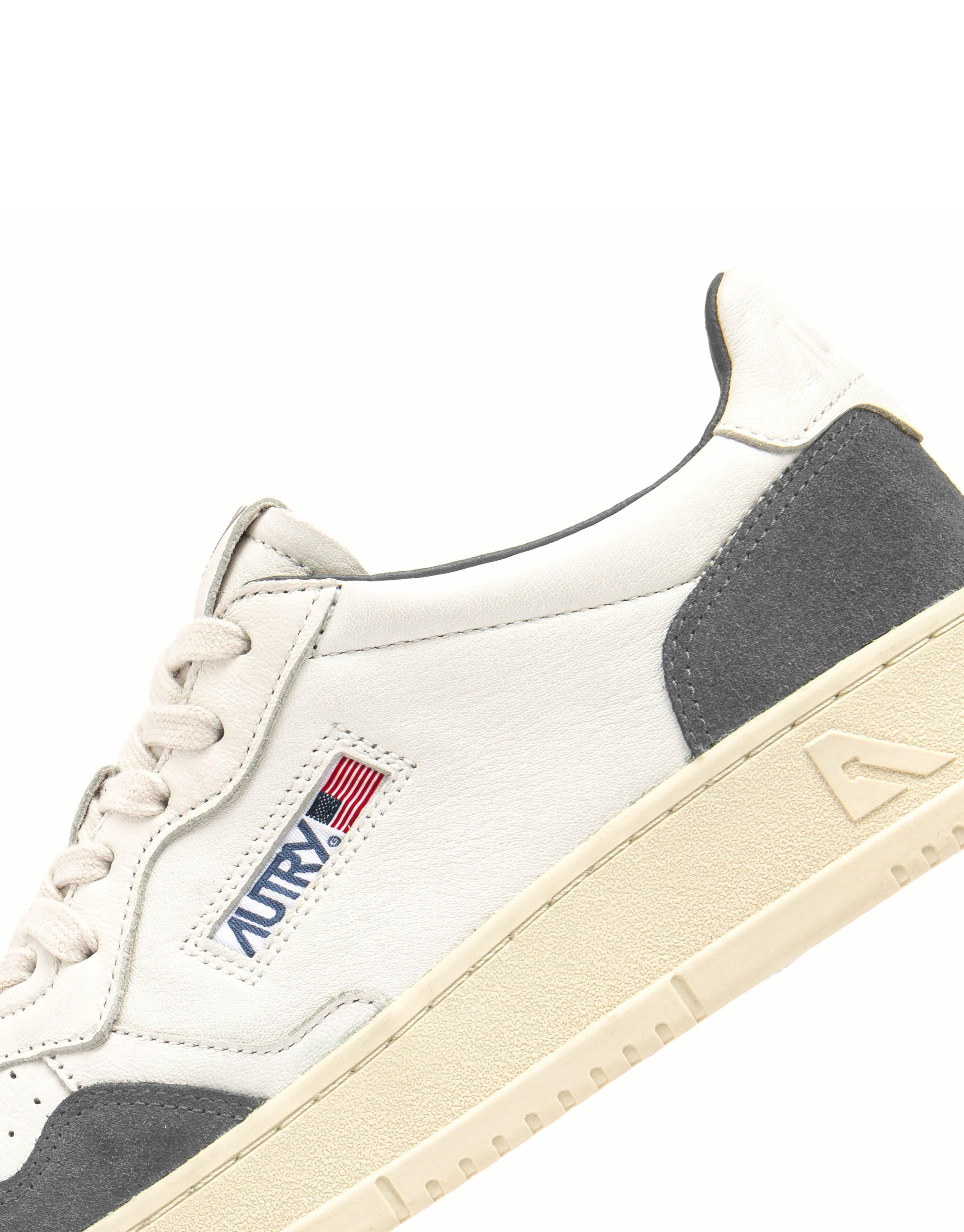 Sneaker bimatière en cuir de chèvre et daim