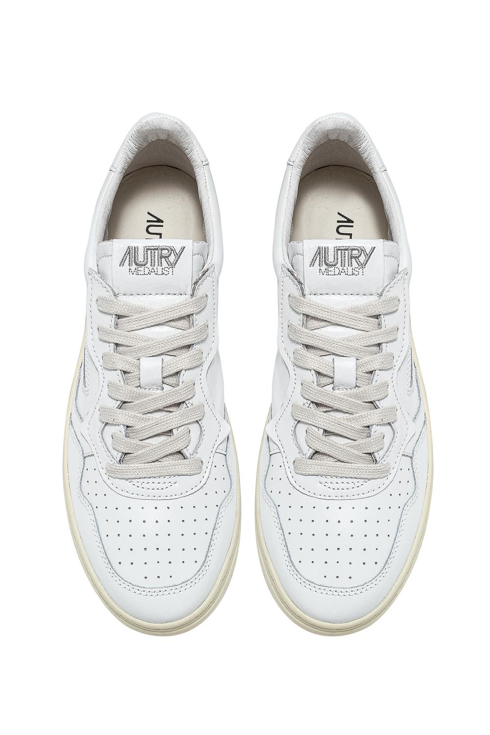 Sneaker medalist en cuir contrefort blanc