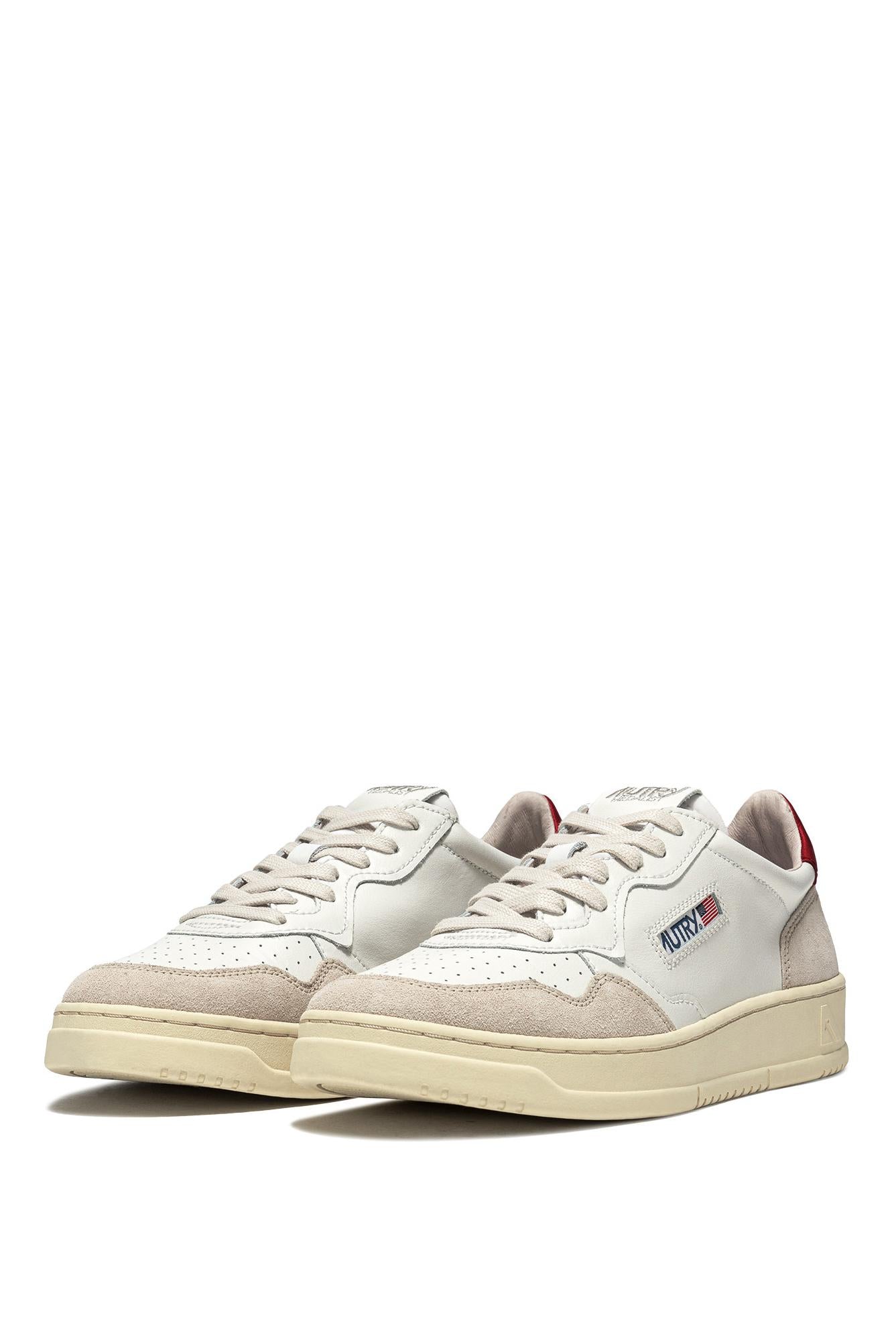 Sneaker medalist en cuir et daim contrefort rouge