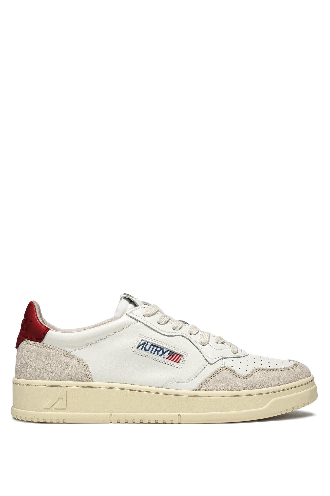 Sneaker medalist en cuir et daim contrefort rouge