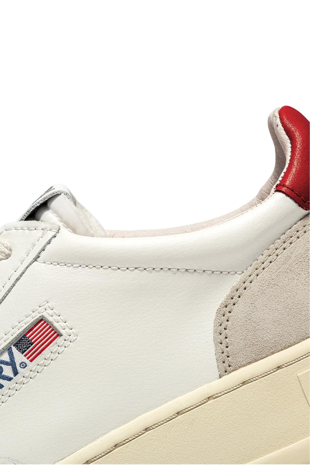 Sneaker medalist en cuir et daim contrefort rouge