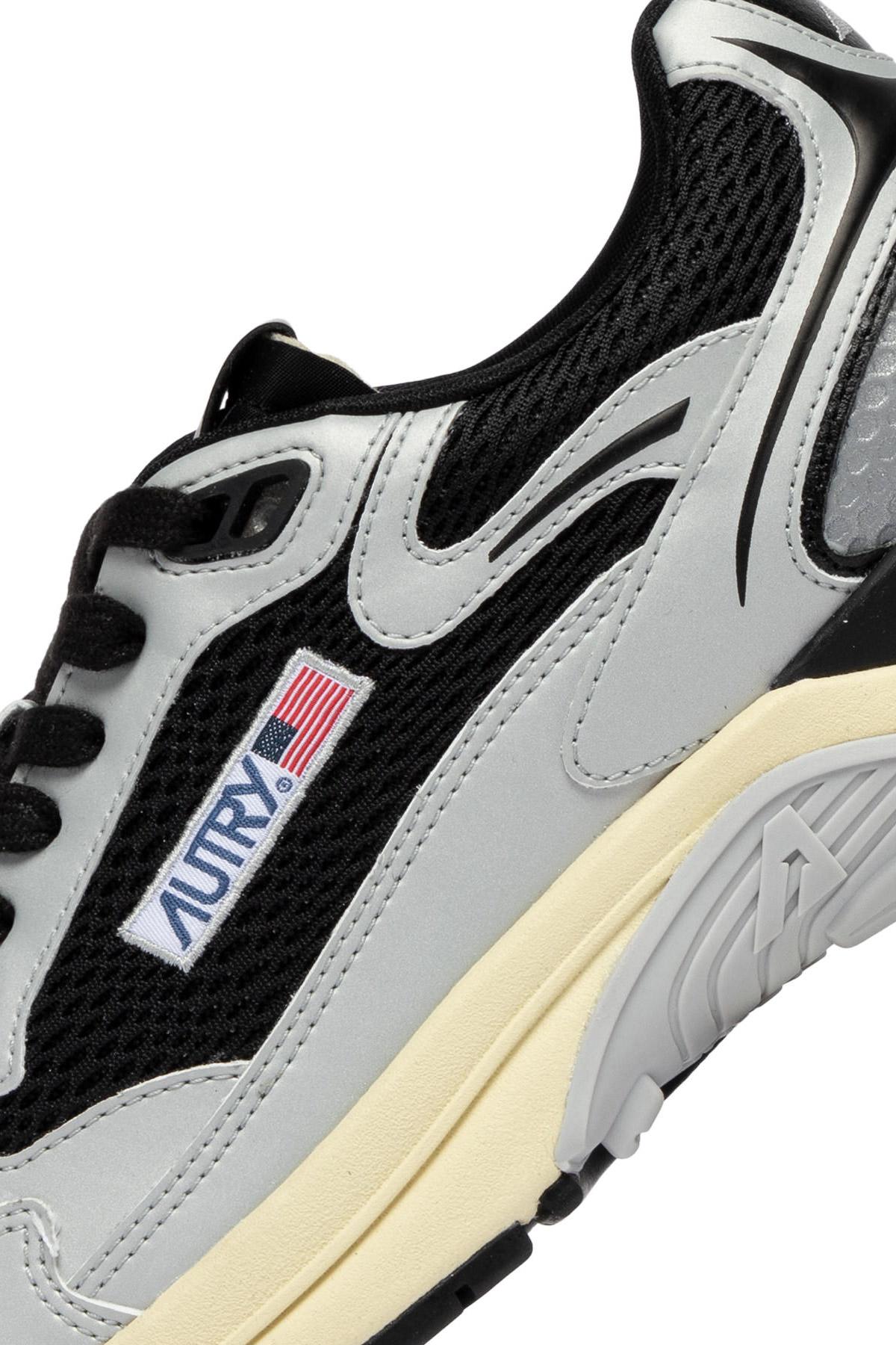 Sneaker argent et noir modèle hyperway