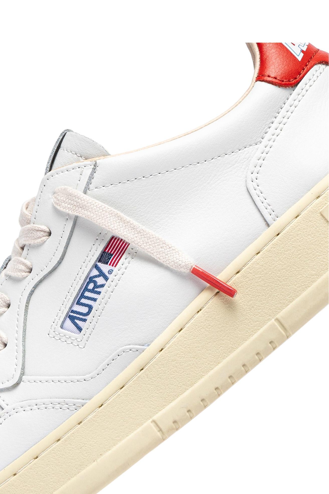 Sneaker medalist en cuir contrefort rouge