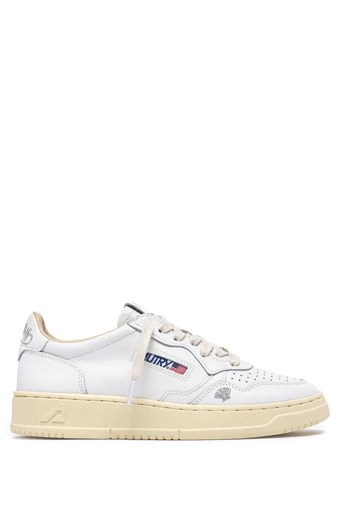 Sneaker femme medalist en cuir avec inscriptions argentées